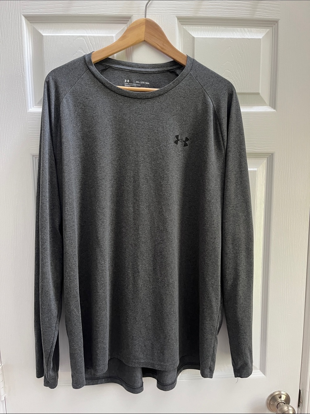 Under Armour Men’s Long-Sleeve Performance Tee - Charcoal Gray